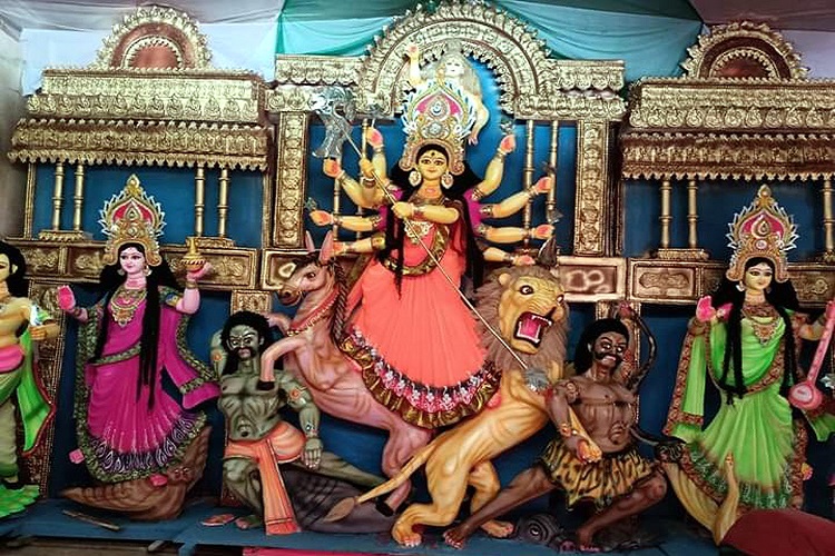 দূর্গাপূজা শুরু: ঢাকের বাদ্যে মেতে উঠেছে হাজারো সনাতন ধর্মালম্বীরা