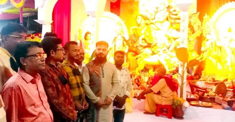 কলাপাড়ায় দূর্গা পূজামন্ডপ পরিদর্শন করেছেন যুবলীগ কেন্দ্রীয় নেতা সোহাগ