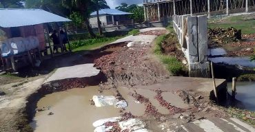 কলাপাড়ায় খানা খন্দে ভড়া এক কিলোমিটার রাস্তা