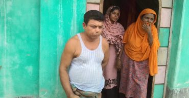 নওগাঁয় ফিটনেস লাইসেন্স ছাড়াই কারথানায় তৈরি হচ্ছে নারিকেল তেল