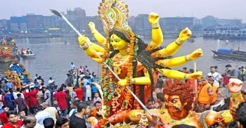 প্রতিমা বিসর্জনের মধ্য দিয়ে শেষ হলো দুর্গোৎসব