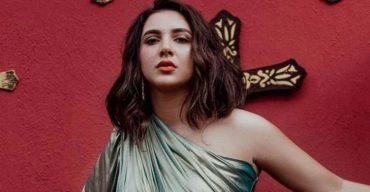 জনপ্রিয় অভিনেত্রী শুভশ্রীর নতুন ভিডিও ভাইরাল (ভিডিও)