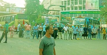 সাম্প্রদায়িক হামলার প্রতিবাদ হিন্দু পরিষদের শাহবাগ অবরোধ