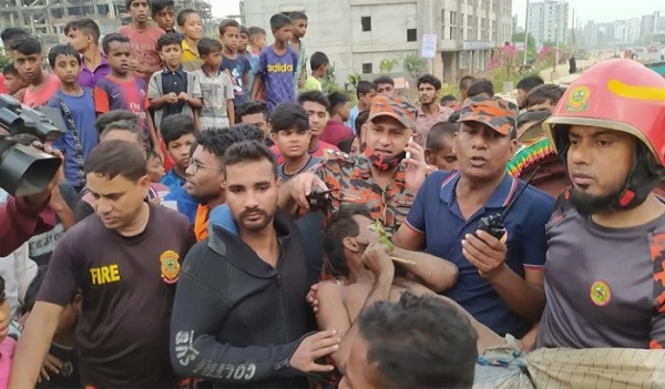 মিরপুরের ৬ ঘণ্টা পর ড্রেন থেকে সেই ব্যক্তিকে জীবিত উদ্ধার