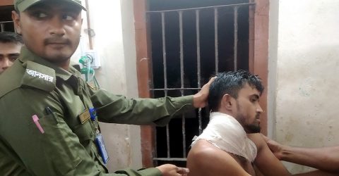 আনসার সদস্যকে ছুরিকাহত করে টাকা ছিনতাই