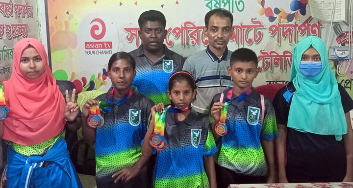 বঙ্গবন্ধু বয়সভিত্তিক সাঁতার প্রতিযোগিতায় ১৩ টি মেডেল পেয়েছে ঝিনাইদহের সাতারুরা