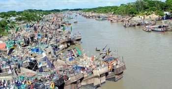 নিষেধাজ্ঞা কাটিয়ে মধ্যরাত থেকে সাগরে যাত্রা করবে জেলেরা
