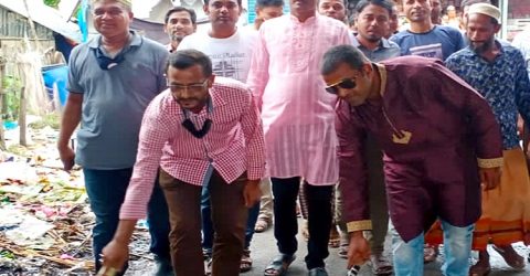 শেখ রাসেল’র জন্মদিনে কলাপাড়ায় সড়ক পরিষ্কার পরিচ্ছন্নতার কাজে নেমেছে যুবলীগ
