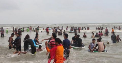 কক্সবাজার সমুদ্র সৈকতে গোসলে নেমে নিখোঁজ ১