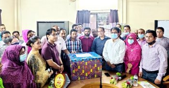 খানসামা উপজেলা স্বাস্থ্য কমপ্লেক্সের পক্ষ থেকে ডা.নারায়ণ চন্দ্র রায় জয়কে বিদায়ী সংবর্ধনা প্রদান