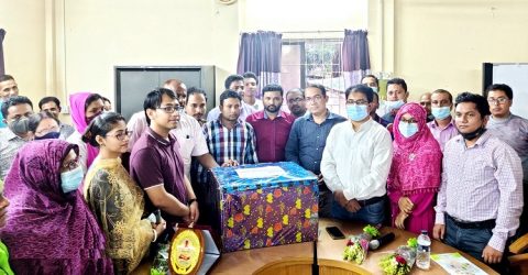 খানসামা উপজেলা স্বাস্থ্য কমপ্লেক্সের পক্ষ থেকে ডা.নারায়ণ চন্দ্র রায় জয়কে বিদায়ী সংবর্ধনা প্রদান