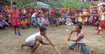 ঝিনাইদহে গ্রামবাংলার ঐতিহ্যবাহী লাঠিখেলা অনুষ্ঠিত