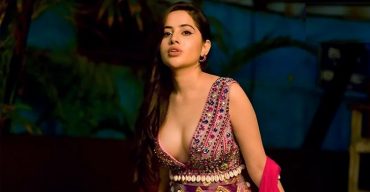 শুটিংয়ে অন্তর্বাসের ভিতর ঢোকানো হবে হাত শুনে কেঁদেই ফেলেছি: উরফি জাভেদ