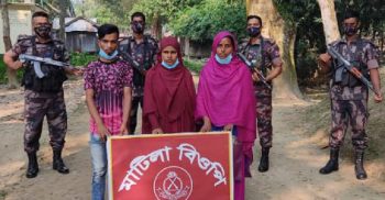 অবৈধভাবে ভারতে যাওয়ার সময় মহেশপুর সীমান্তে আটক ৩