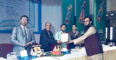 ‘সাদা মনের মানুষ’ সম্মাননা পেলেন প্রকৌঃ জুনায়েদ আহমেদ