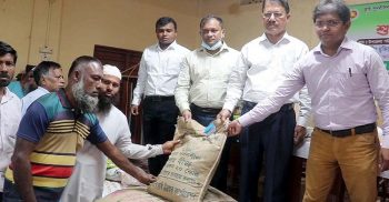 কলাপাড়ায় কৃষকদের মাঝে বিনামূল্যে বীজ ও সার বিতরণ