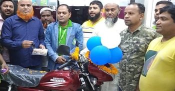 মিনিস্টারের এয়ার কন্ডিশনার কিনে মোটরসাইকেল উপহার পেলেন ইকরামুল