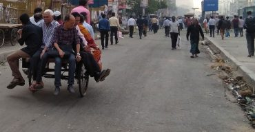 পরিবহন বন্ধ থাকায়: ১৫০ টাকার ভাড়া ১৩০০