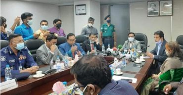 বাসে হাফ ভাড়া: সিদ্ধান্ত ছাড়াই মালিকপক্ষের সাথে বৈঠক শেষ