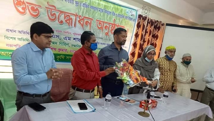 গলাচিপায় কৃষি প্রণোদনার সরিষা বীজ ও রাসায়নিক সার বিতরণ