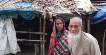 জীর্ণশির্ণ ঘরে বসবাস নিঃসন্তান বৃদ্ধ দম্পতি কালু-সাফিয়ার