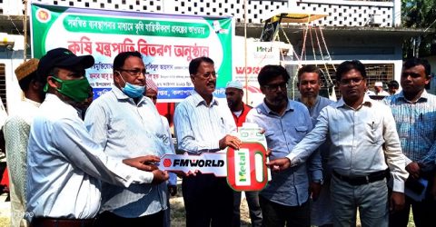 কলাপাড়ায় কৃষকের মাঝে কম্বাইন্ড হারভেস্টার বিতরণ