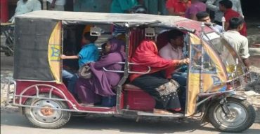 যাত্রীদের ভরসা ইজিবাইক-অটোরিকশা দ্বিগুণ ভাড়া গুনছে অসহায় মানুষ!