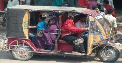 যাত্রীদের ভরসা ইজিবাইক-অটোরিকশা দ্বিগুণ ভাড়া গুনছে অসহায় মানুষ!