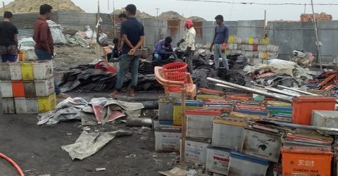 নওগাঁয় অবৈধ ইট-ভাটায় অবৈধ কারখানায় সিসা তৈরি, হুমকিতে পরিবেশ