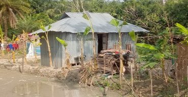 গলাচিপায় অন্যের জমি দখল করে ঘর উত্তোলণের অভিযোগ