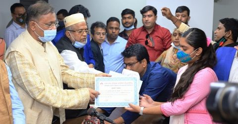 ডিএসইসি মেধাবৃত্তি অনুষ্ঠানে তথ্যমন্ত্রী