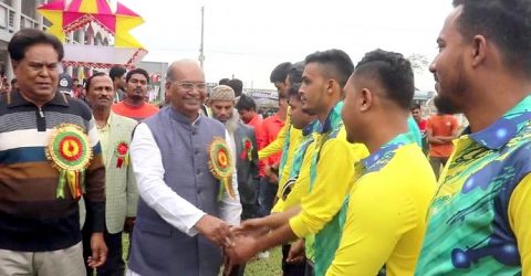 কলাপাড়ায় ক্রিকেট টুর্নামেন্টের উদ্বোধন