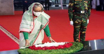 বিজয় দিবসে বঙ্গবন্ধুর প্রতিকৃতিতে প্রধানমন্ত্রীর শ্রদ্ধা