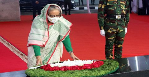 বিজয় দিবসে বঙ্গবন্ধুর প্রতিকৃতিতে প্রধানমন্ত্রীর শ্রদ্ধা
