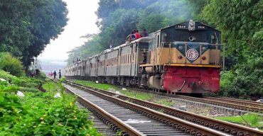 বগুড়ায় ট্রেন থেকে লাফিয়ে শিক্ষার্থীর আত্মহত্যা