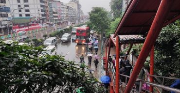 জাওয়াদের প্রভাবে বৃষ্টি ঝরছেই পরিবহন সংকটে বাড়তি বিড়ম্বনা