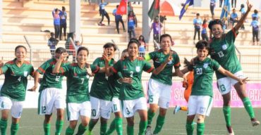 ফাইনালে ভারতকে হারিয়ে সাফ চ্যাম্পিয়ন বাংলাদেশের মেয়েরা