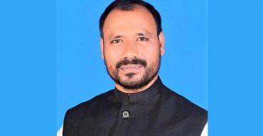 শিক্ষা কর্মকর্তাকে থাপ্পড় দেওয়া সেই বহিষ্কৃত মেয়র গ্রেপ্তার