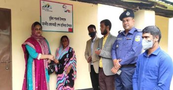 নেত্রকোনার দুর্গাপুরে মুজিব বর্ষের ঘরের চাবি হস্তান্তর