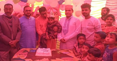 জঙ্গলে কুড়িয়ে পাওয়া শিশু অরণ্যের জন্মদিনে ওসির ভালোবাসা