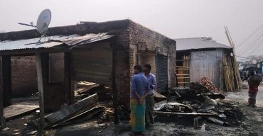 গলাচিপায় আগুনে ৪ দোকান পুড়ে ছাই