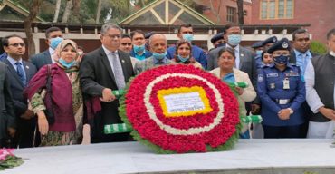 বঙ্গবন্ধুর সমাধিতে নবনিযুক্ত ৩ বিচারপতির শ্রদ্ধা নিবেদন