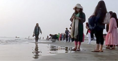 কুয়াকাটায় আগমন ঘটেনি আশানুরুপ পর্যটক দুশ্চিন্তায় ব্যবসায়ীরা