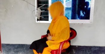 তিন মেয়ের ইচ্ছাপূরণে সংসার ছাড়া মা, স্বামীর বিয়ে ঠেকাতে অনশনে