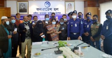 যশোরে হারানো মোবাইল ও বিকাশের নগদ টাকা উদ্ধার