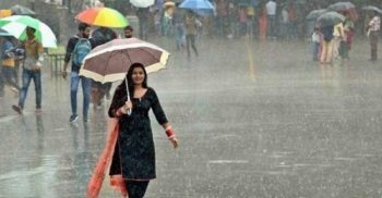 শীতের সন্ধ্যায় রাজধানী জুড়ে মুষলধারায় বৃষ্টি