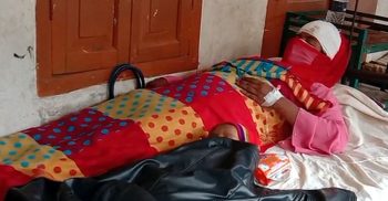 কলাপাড়ায় গভীর রাতে ঘরের দরজা ভেঙে গৃহবধুকে মারধর