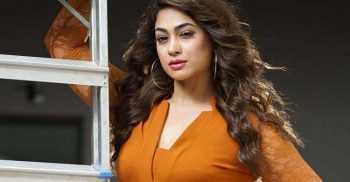 আড়াল ভেঙে প্রকাশ্যে এসে কাঁদলেন অভিনেত্রী পপি