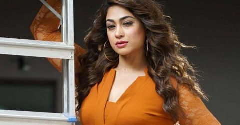 আড়াল ভেঙে প্রকাশ্যে এসে কাঁদলেন অভিনেত্রী পপি