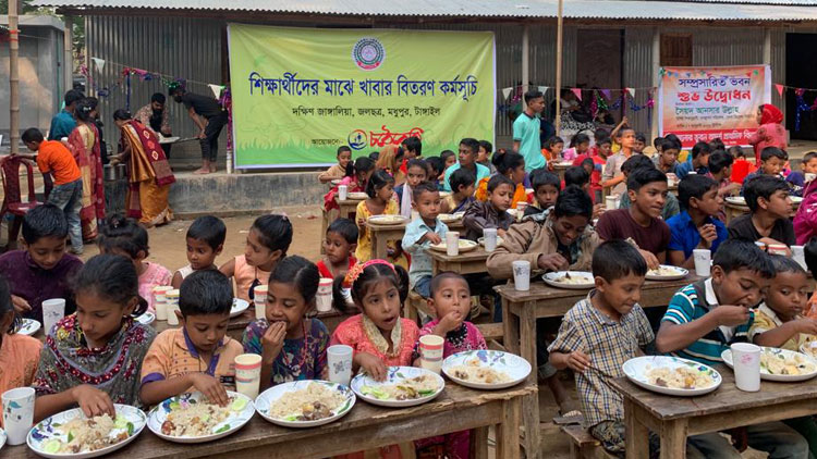১০০ শিক্ষার্থীর পড়ালেখার দায়িত্ব নিল চরৈবেতি ফাউন্ডেশন